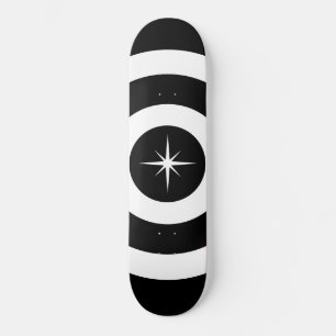 Stern und Wellen in Schwarz und Weiß Skateboard