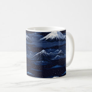Sternenbedeckte Gipfel – Mitternachtlicher Berghim Kaffeetasse