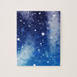 Sternenklarer blauer nächtlicher Himmel