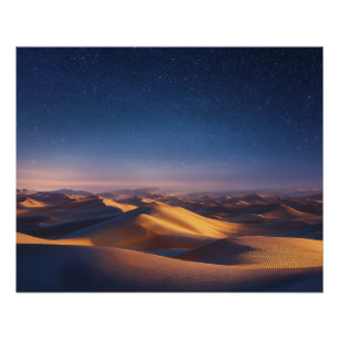 Sternennacht über der Landschaft der goldenen Wüst Poster