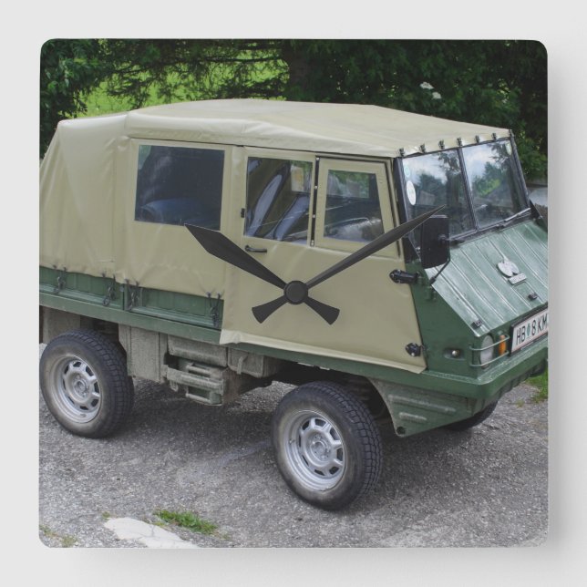 Steyr Puch Haflinger Quadratische Wanduhr (Vorderseite)
