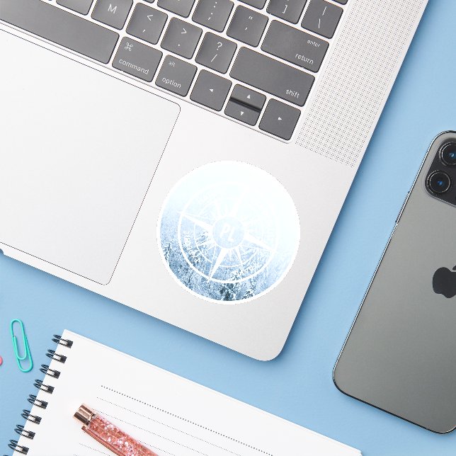 Sticker Aiguille de compas monogramme forêt d'épinette d'h (Ordinateur portable avec iPhone)