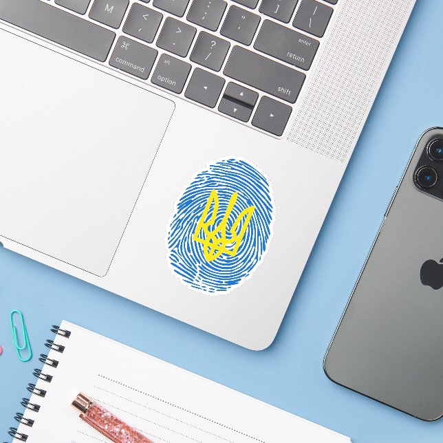 Sticker Armoiries ukrainiennes sur empreintes digitales ar (Ordinateur portable avec iPhone)