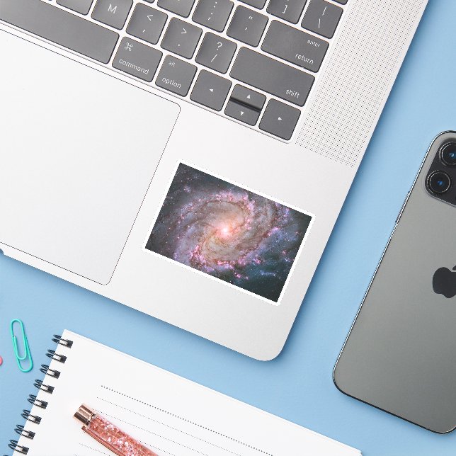 Sticker Barred Spiral Galaxy Messier 83. (Ordinateur portable avec iPhone)
