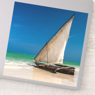 Sticker Bateau de pêche traditionnel sur la plage