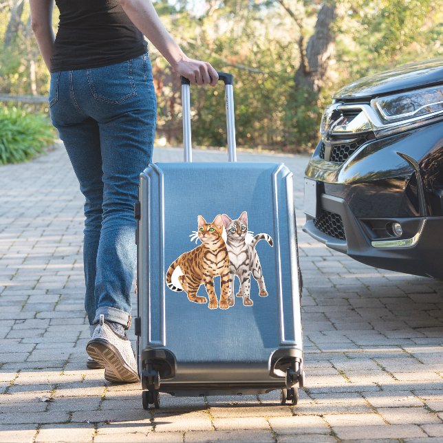 Sticker Bengale Cat Buddies Rosette et Snow Bengale Cats P (Valise Insitu)