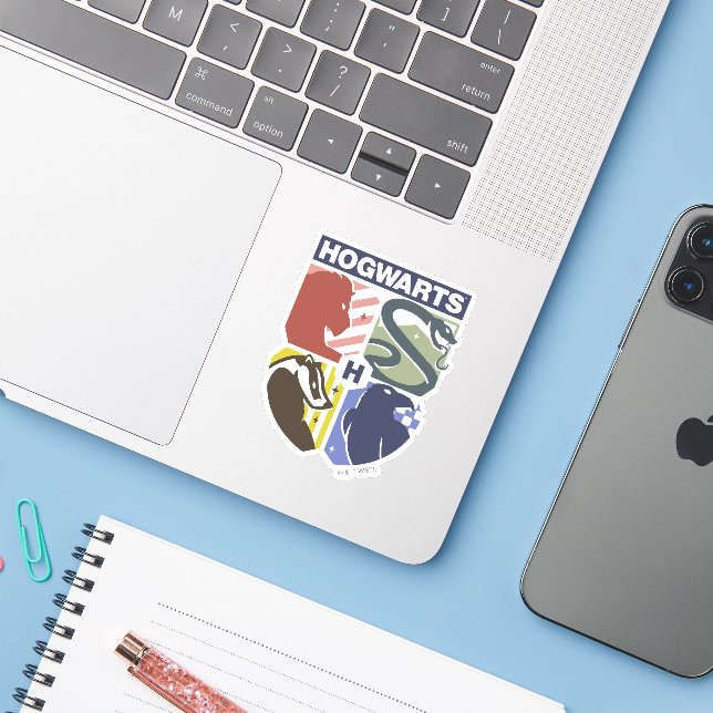 Sticker BlasonESTAMPILLÉ HOGWARTS™ de collection (Ordinateur portable avec iPhone)