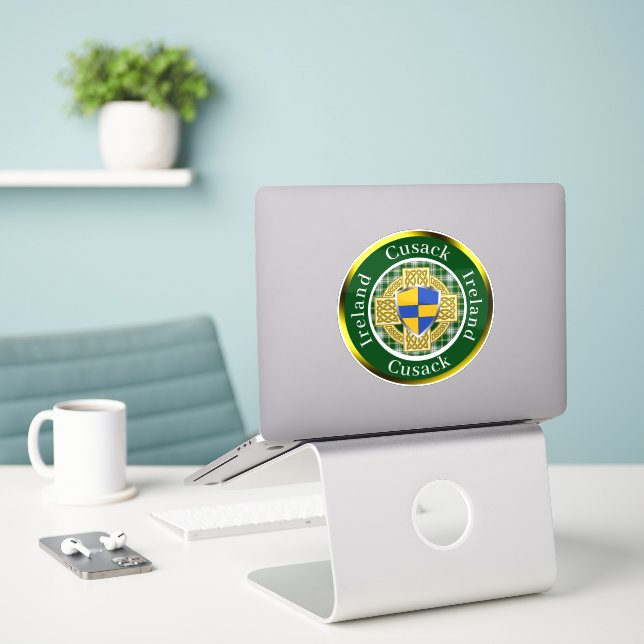 Sticker Bouclier et croix celtique personnalisés (Ordinateur portable sur le bureau)
