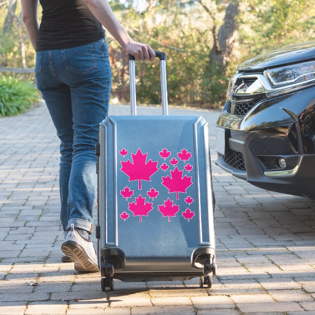 Sticker Canada Fuchsia Croquis élégant Feuille d'érable (Valise Insitu)