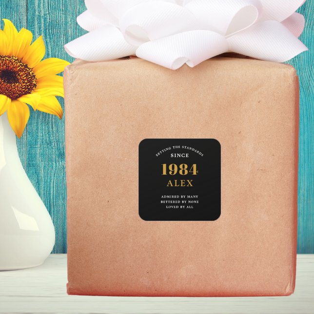 Sticker Carré 40e anniversaire Nom 1984 Black Gold Elegant Chic (40th Birthday 1984 Elegance: Exceptionally Chic Black and Gold Square Sticker)