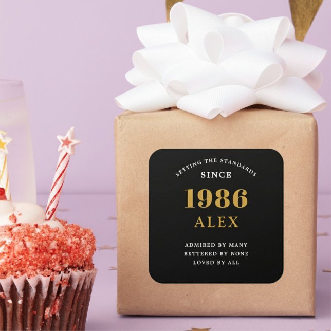 Sticker Carré 40th Birthday Name 1986 Black Gold Elegant Chic (Born 1986 birthday sticker on a wrapped gift.)