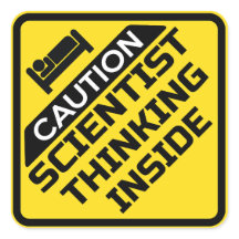 ATTENTION UN SCIENTIFIQUE PENSE À L'INTÉRIEUR