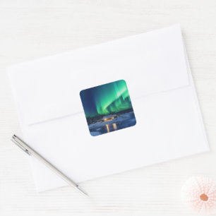 Sticker Carré Aurora borealis au-dessus du cabine d'hiver