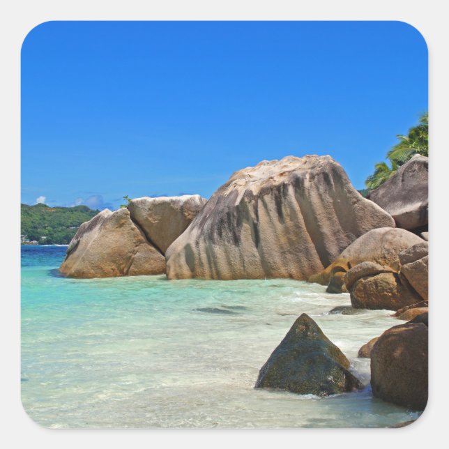 Sticker Carré Belle Mer Tropicale avec Côte Rocheuse Couverte (Devant)