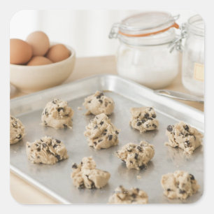 Sticker Carré Biscuits crus sur le plateau de cuisson