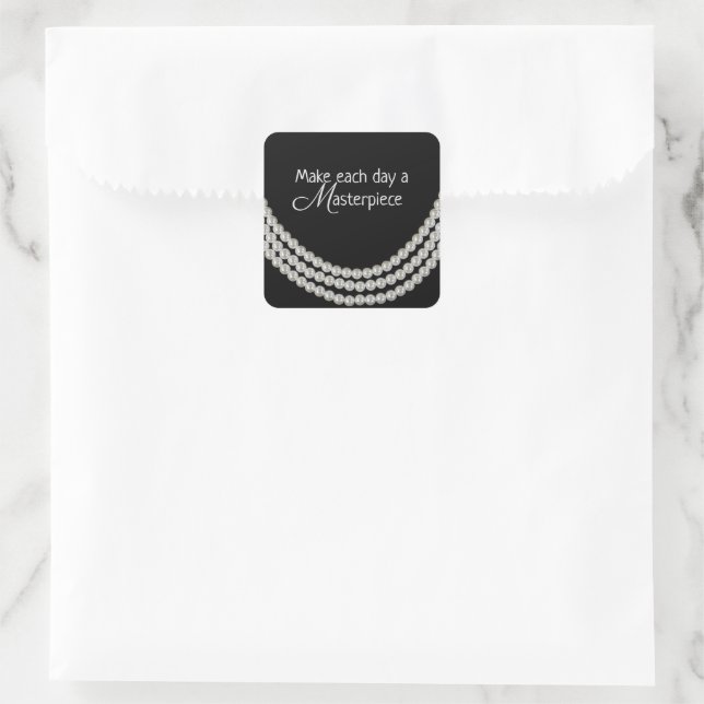 Sticker Carré chaîne de perles sur noir avec citation (Sac)