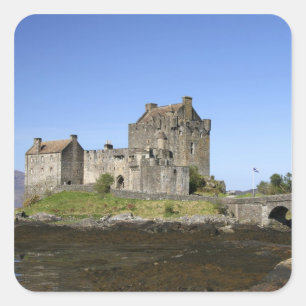 Sticker Carré Château d'Eilean Donan, Écosse. Le célèbre Eilean 