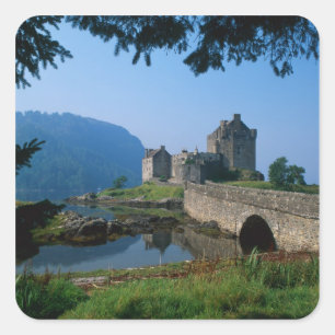 Sticker Carré Château d'Eilean Donan, Highlands, Écosse 2