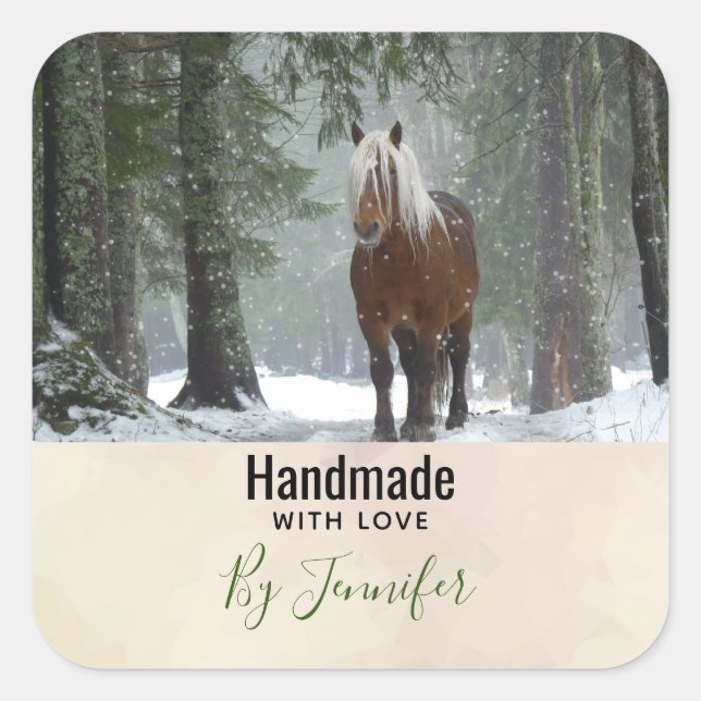 Sticker Carré Cheval Brown dans une forêt d'hiver (Devant)