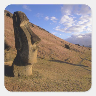 Sticker Carré Chili, Île de Pâques. Colline avec Moai