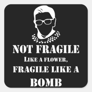 Sticker Carré Citation féministe RBG - Fragile comme une concept