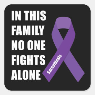 Sticker Carré Dans cette famille personne combat le seul