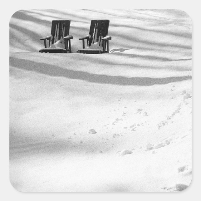 Sticker Carré Deux Chaises Ensevelies Dans La Neige (Devant)