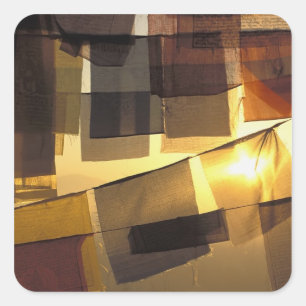 Sticker Carré Drapeaux de prière bouddhistes au coucher du solei