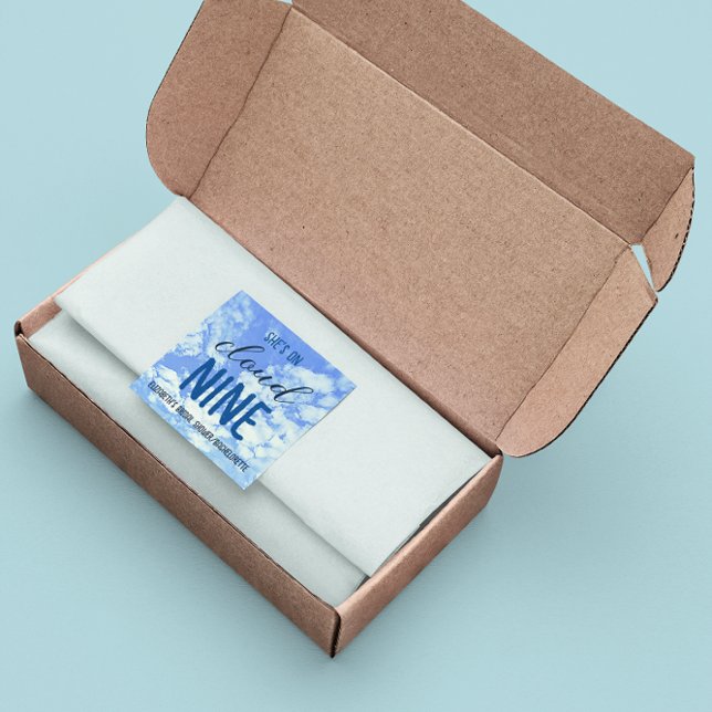 Sticker Carré Elle est au septième ciel ! Fête de fiançailles/En (Créateur téléchargé)