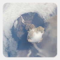 Éruption du volcan Sarychev 2