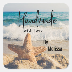 Sticker Carré Fabriqué avec Love Starfish sur une plage de sable
