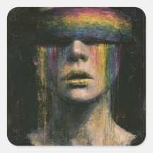 Femme avec un bandeau arc-en-ciel