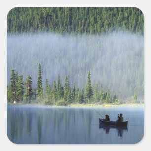Sticker Carré Garçons pêchant sur le lac Waterfowl, Banff Nation