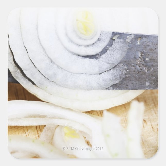 Sticker Carré gros plan d'un oignon coupé en tranches (Devant)