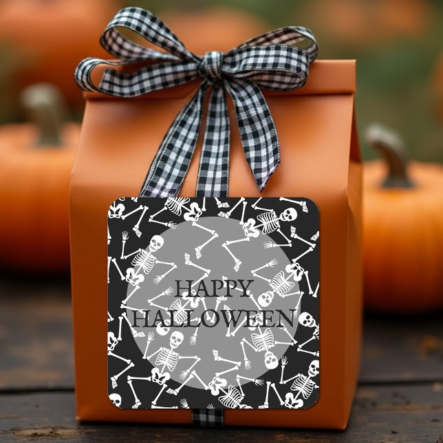 Sticker Carré Happy Halloween Dancing Skeletons (Happy Halloween wording and dancing skeletons on black square labels)