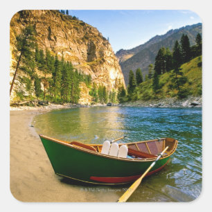 Sticker Carré IDAHO, Bateau de pêche sur une plage de sable