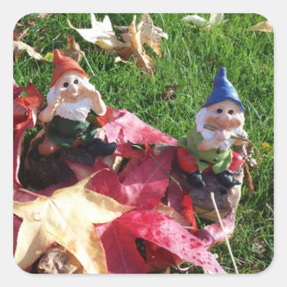 Sticker Carré Jardin Gnomes dans le Jardin Automne Rouge Feuille
