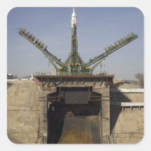 Sticker Carré La fusée de Soyuz est érigée en le place 3