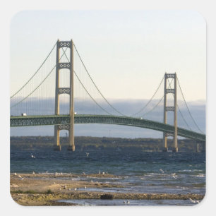 Sticker Carré Le pont Mackinac enjambant les détroits de 4