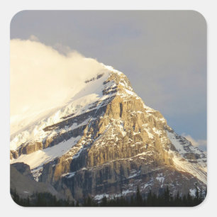 Sticker Carré Les nuages se déchaînent au large de la montagne n