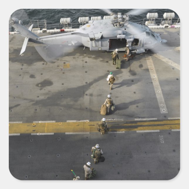 Sticker Carré Marines se prépare à embarquer sur un MH-60S (Devant)