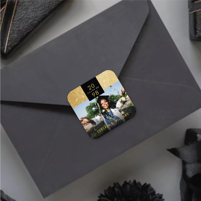 Sticker Carré Parties scintillant d'or chic design moderne photo (Stylish Chic Faux Gold Glitter Modern Graduation Photo Square Party Favor Sticker / Envelope Seal)