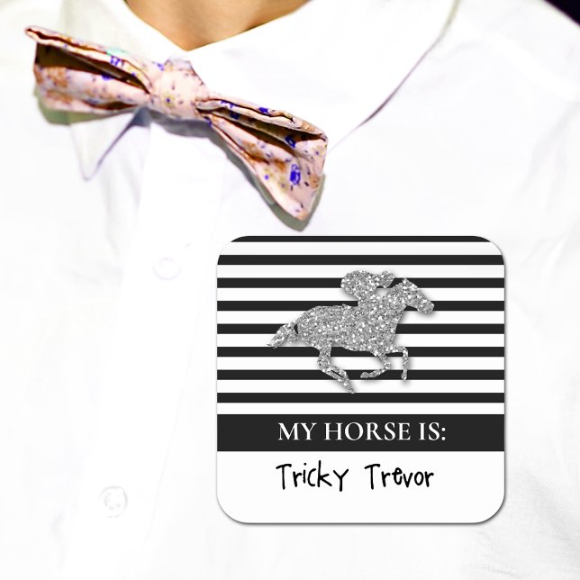 Sticker Carré Silver Racehorse Derby Jour pari (Give guests a sticker they can wear that names the horse they are betting to win the race.)
