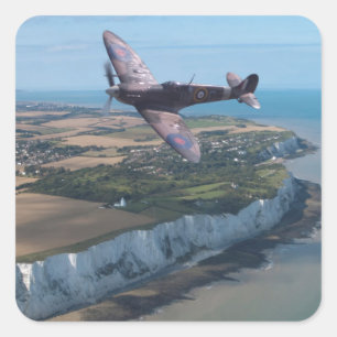 Sticker Carré Spitfire au-dessus de la côte anglaise