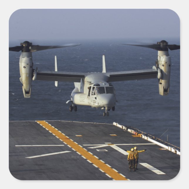 Sticker Carré Un aéronef V-22 Osprey se prépare à atterrir (Devant)