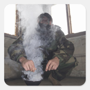 Sticker Carré Un marin remplit la chambre à gaz avec plus de gaz