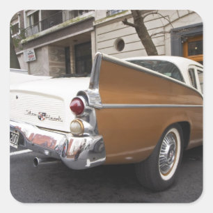 Sticker Carré Un Studebaker Silver Hawk Classic Car garé sur un