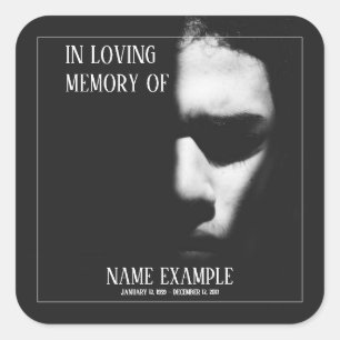 Sticker Carré Un visage endormi dans une demi-ombre