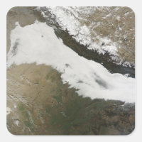 Une épaisse rive de nuages bas