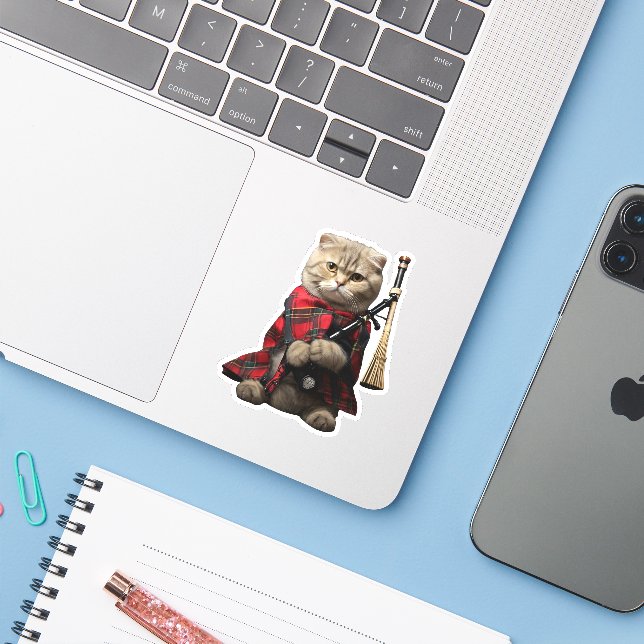 Sticker Chat écossais plié avec des tuyaux (Ordinateur portable avec iPhone)